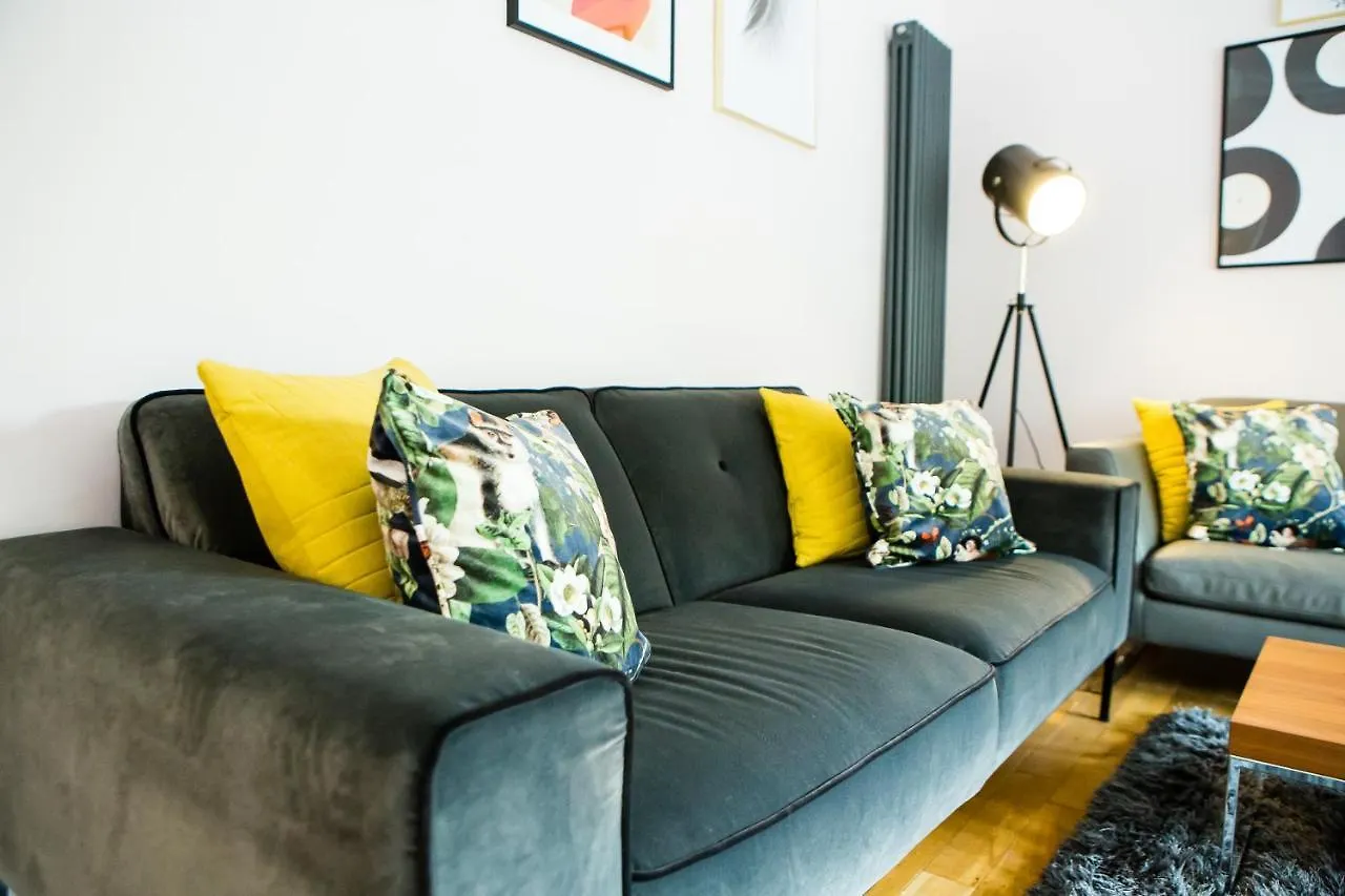 Luxury Travel Emporium Hg1 - 2 Luxury Apartments With Parking Space - In Town Centre 0*, 해러게이트
