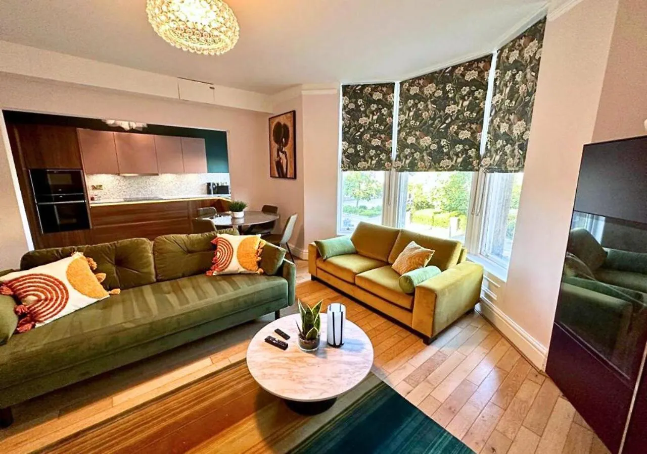 Luxury Travel Emporium Hg1 - 2 Luxury Apartments With Parking Space - In Town Centre 영국